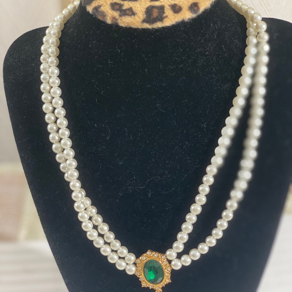 Faux pearl with green pendant